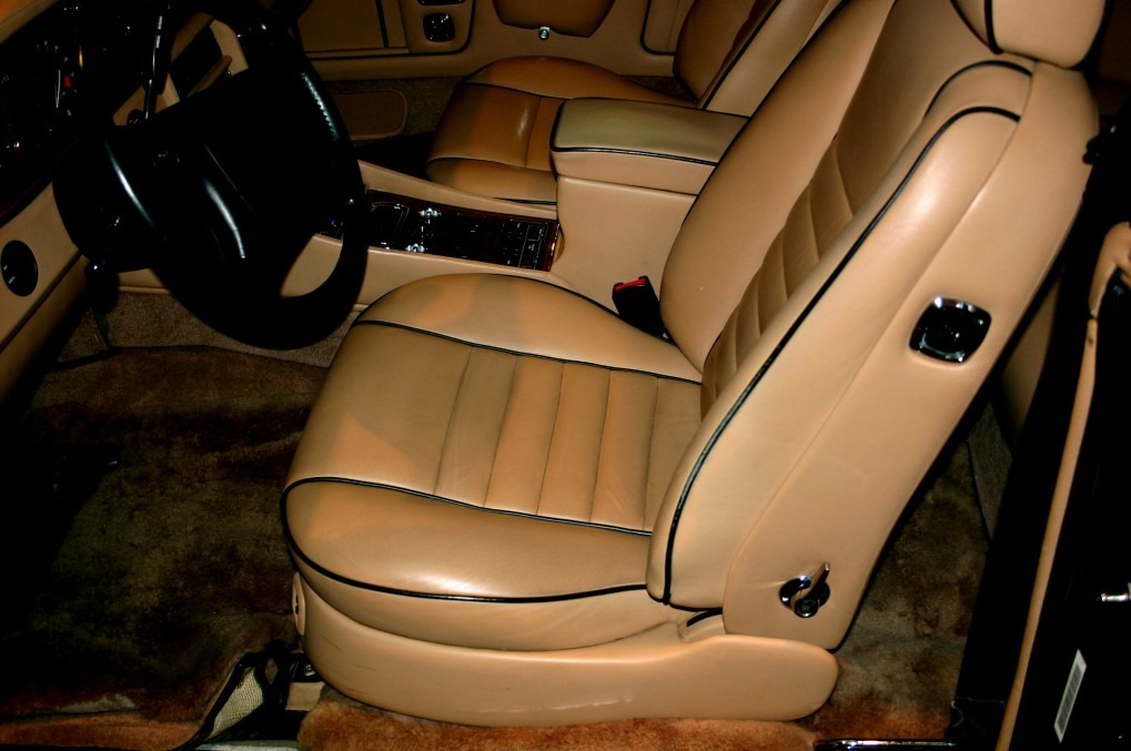 Used-1995-Rolls-Royce-Corniche-IV-2nd-Series--Last-Year-of-Production