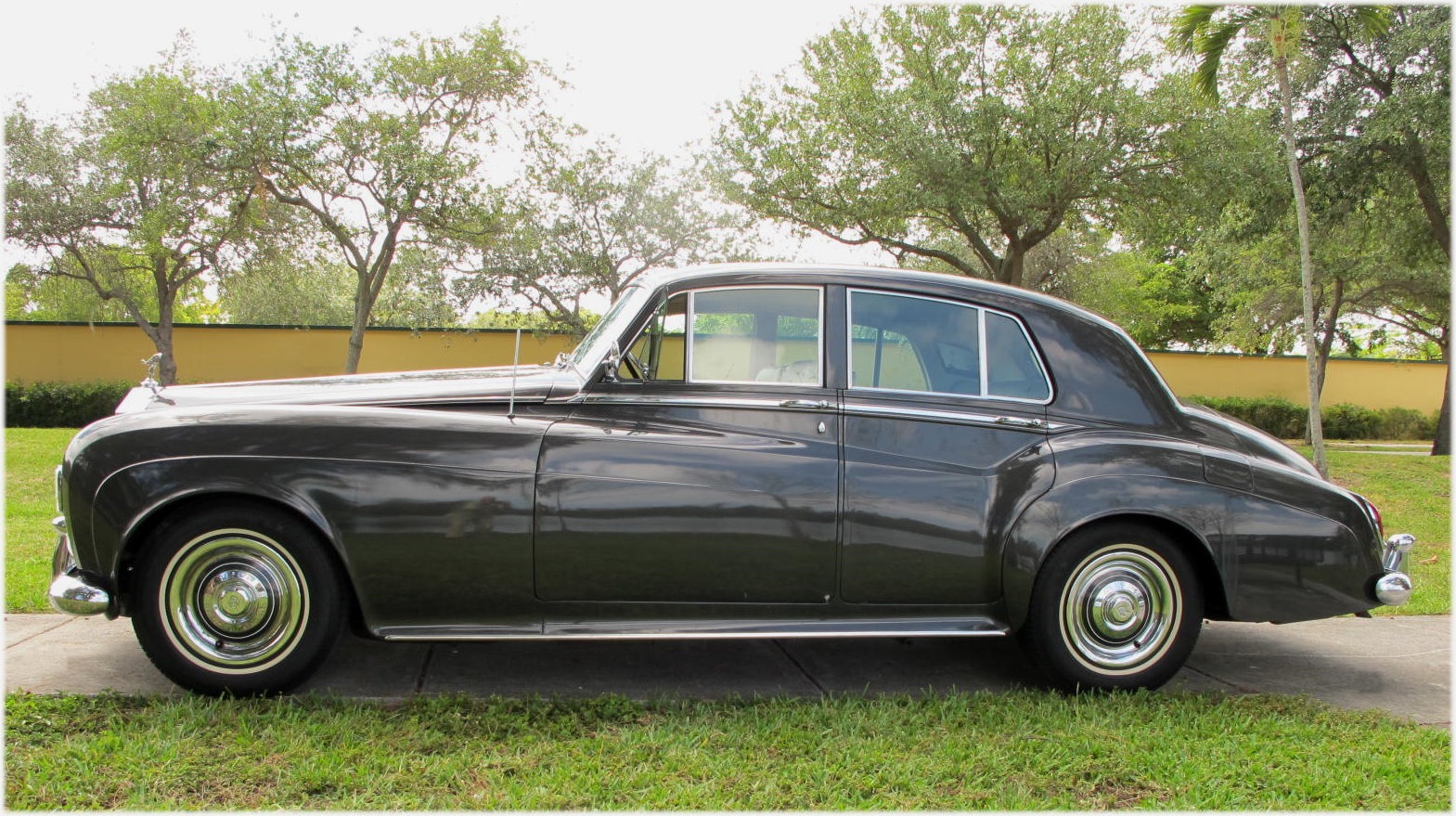 Used-1963-Rolls-Royce-Silver-Cloud-III-Standard-Sedan