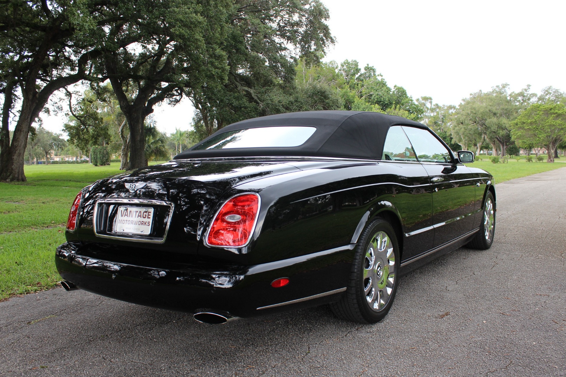 Used-2009-Bentley-Azure