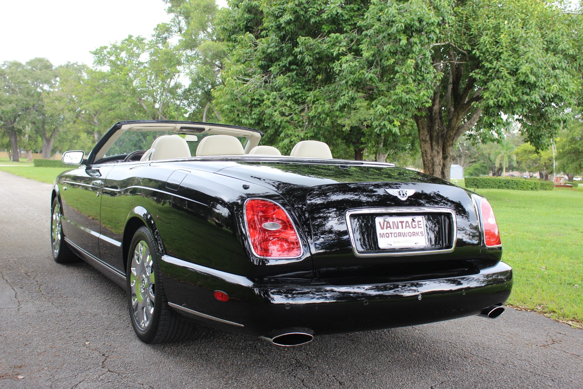 Used-2009-Bentley-Azure