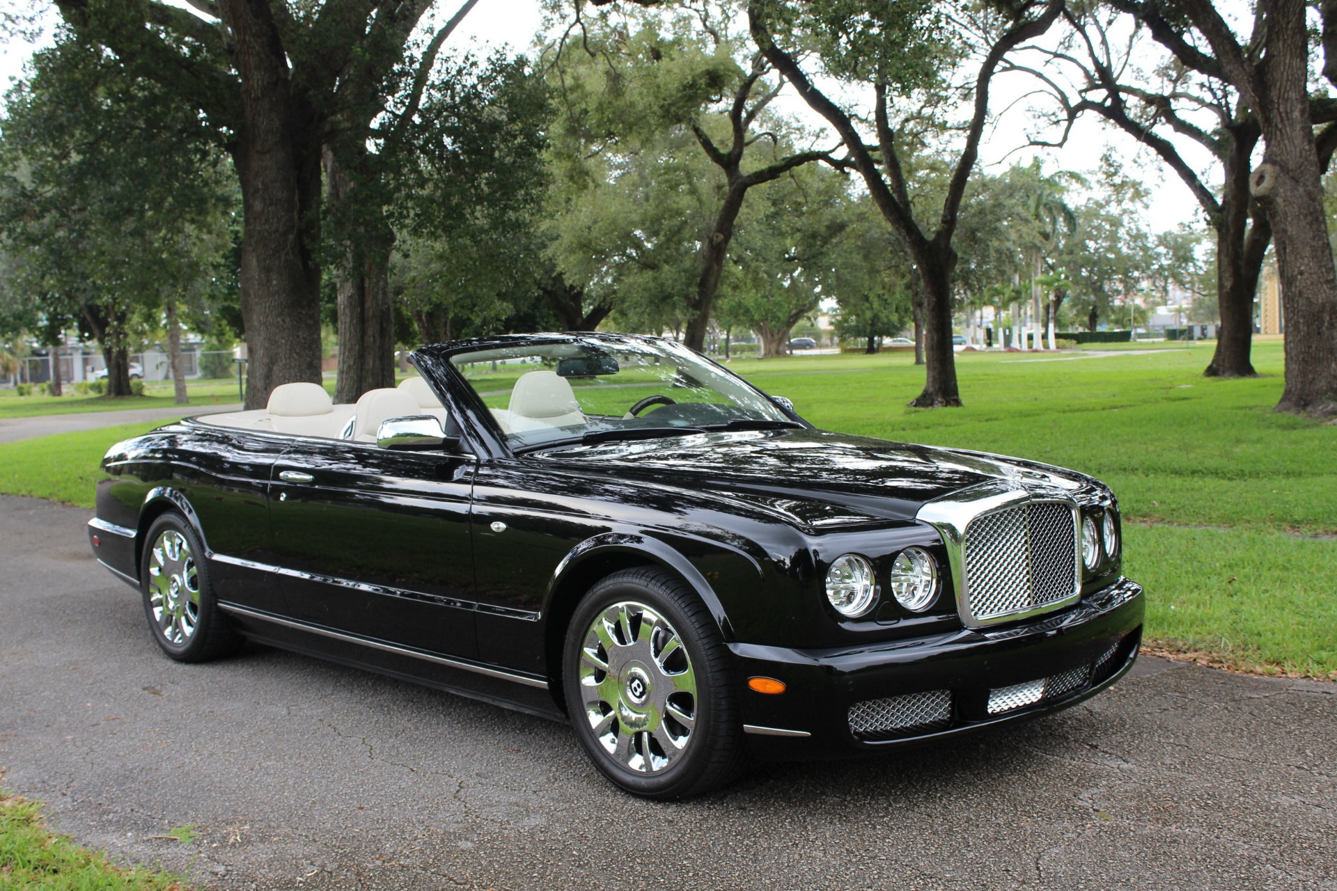 Used-2009-Bentley-Azure