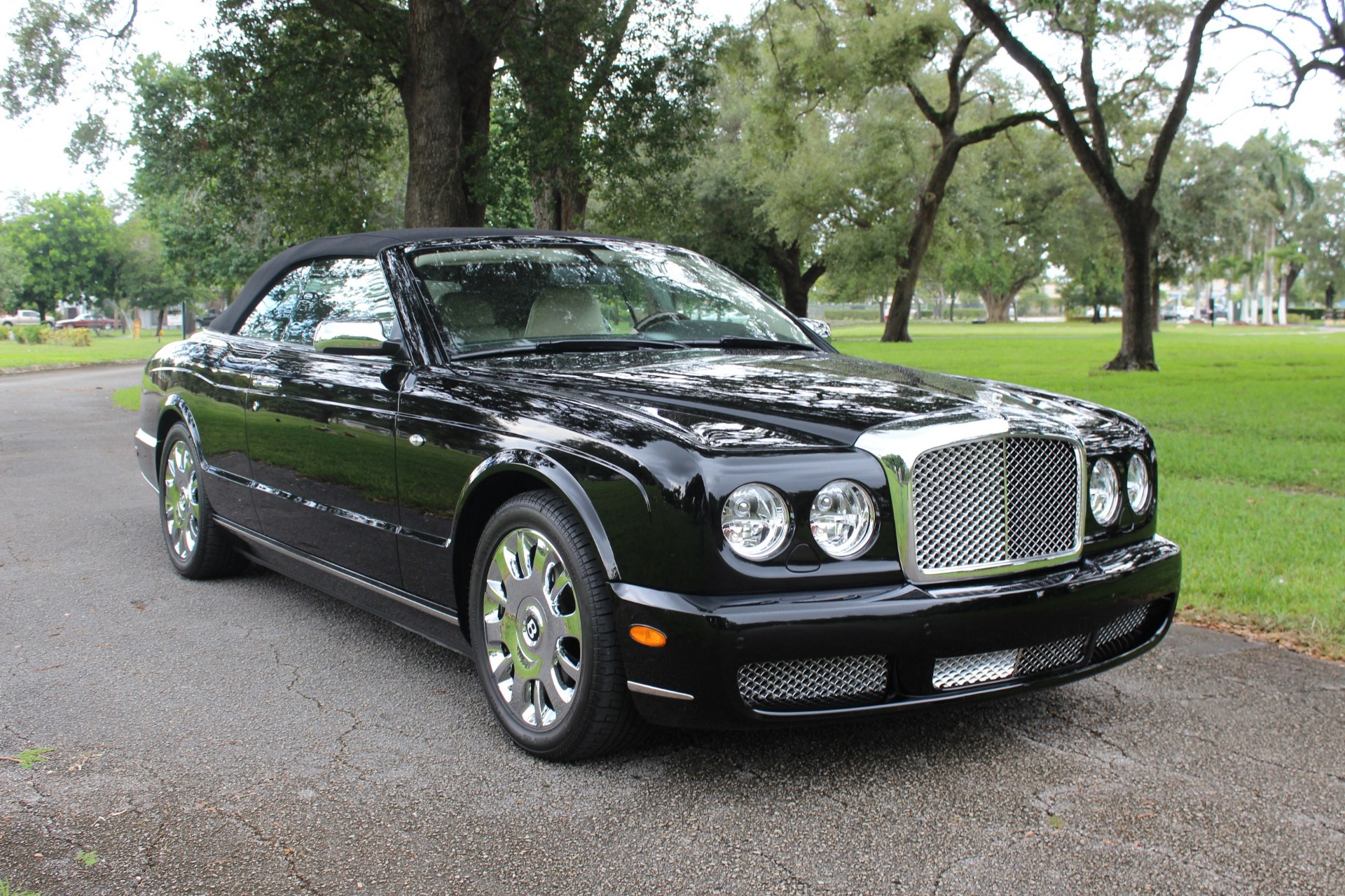 Used-2009-Bentley-Azure