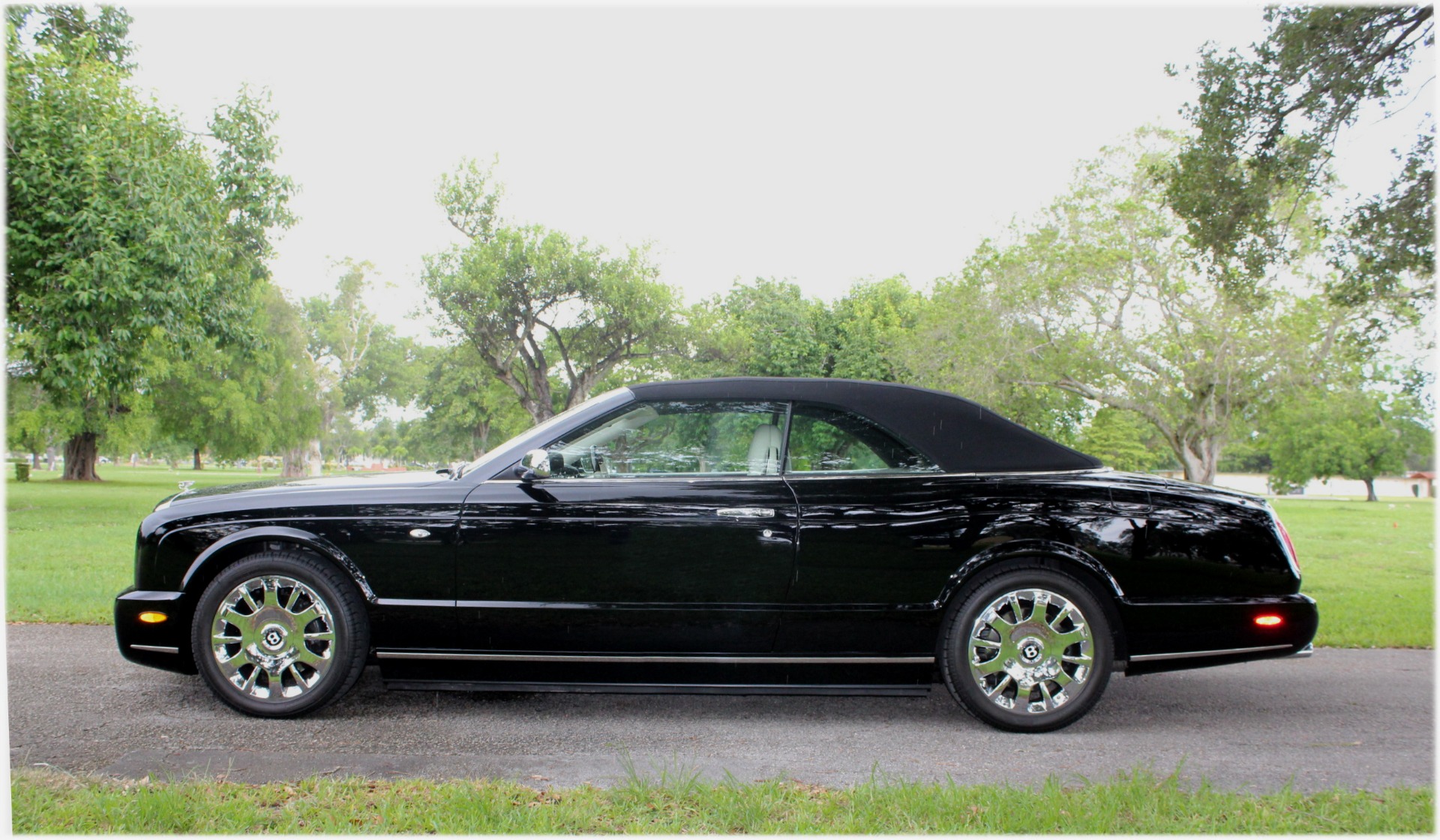 Used-2009-Bentley-Azure