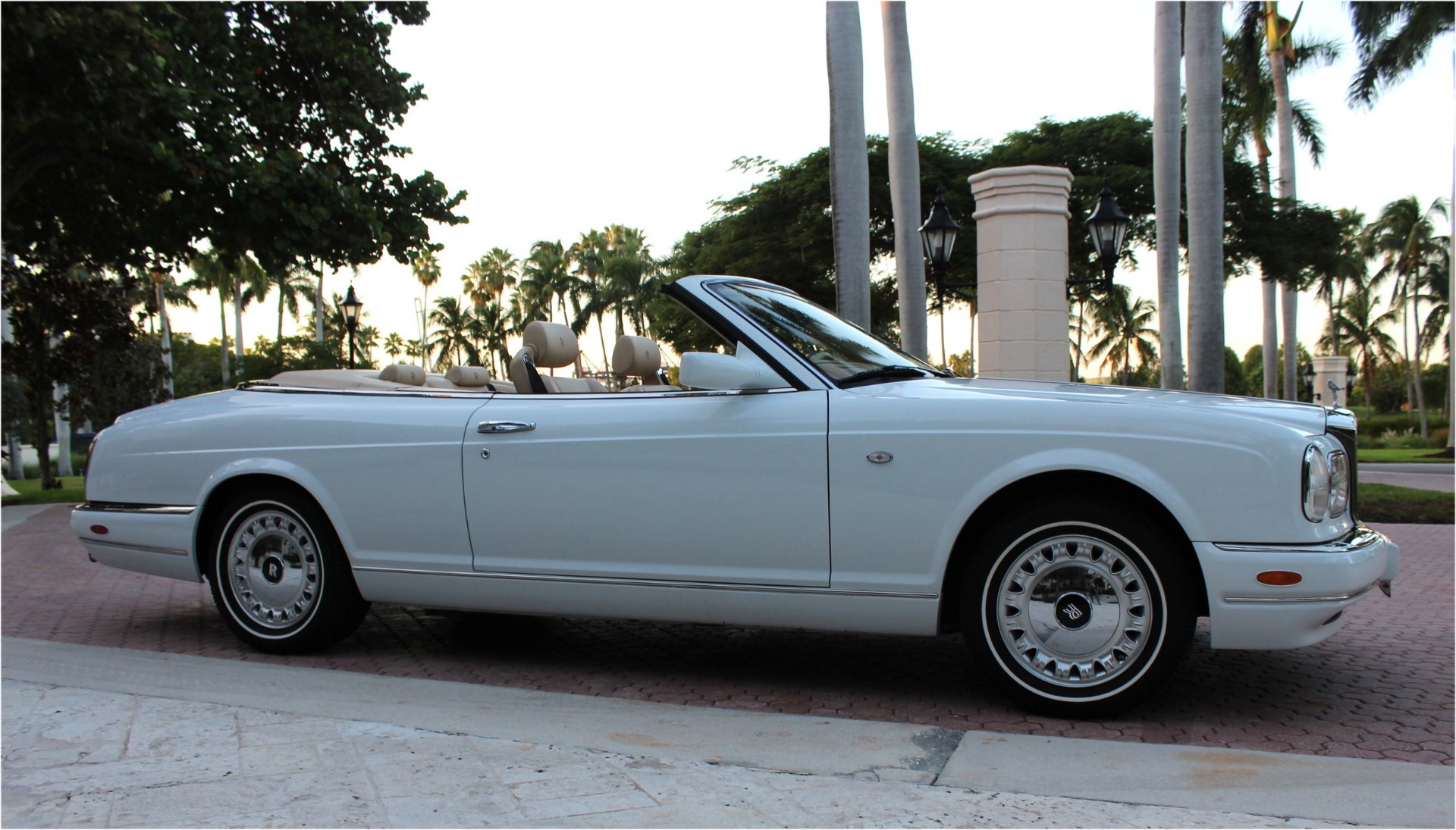 Used-2001-Rolls-Royce-Corniche-335-Hp-Turbo