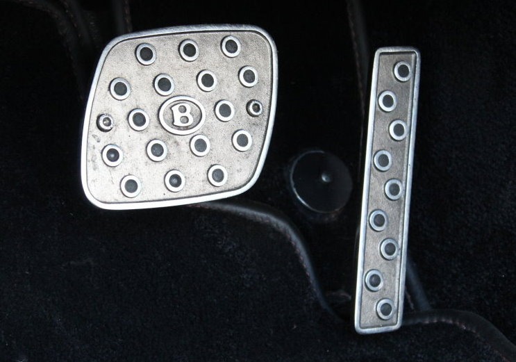 Used-2003-Bentley-Azure-Final-Series