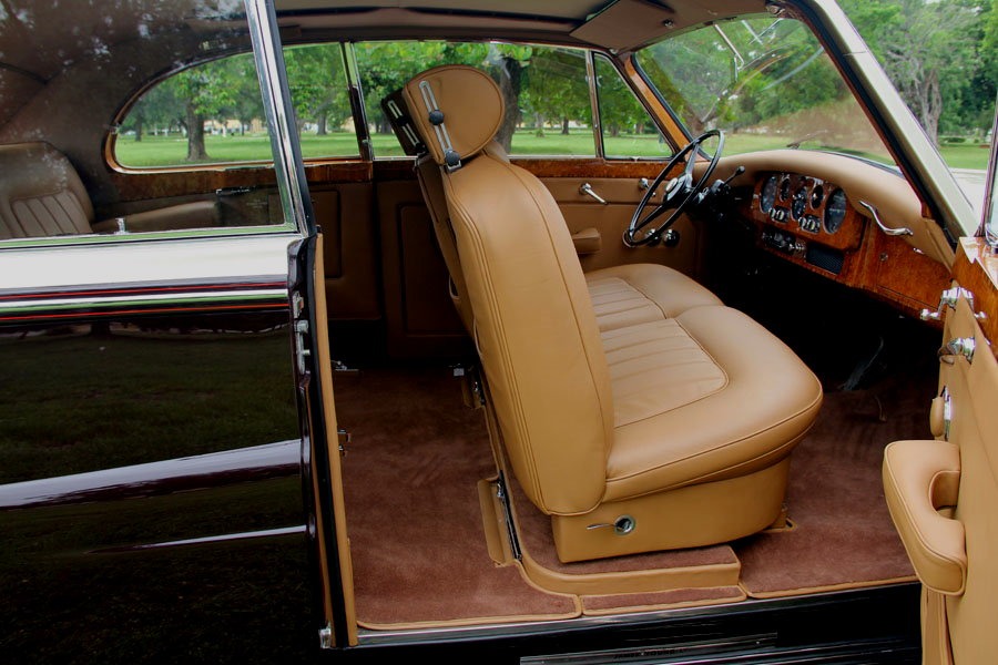 ROLLS-ROYCE PHANTOM II, RATIONAL ELEGANCE - Auto&Design