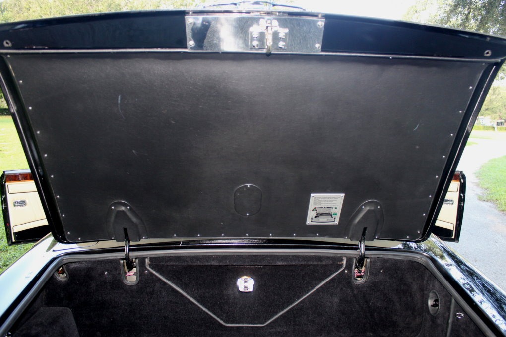 Used-1990-Rolls-Royce-Corniche-III