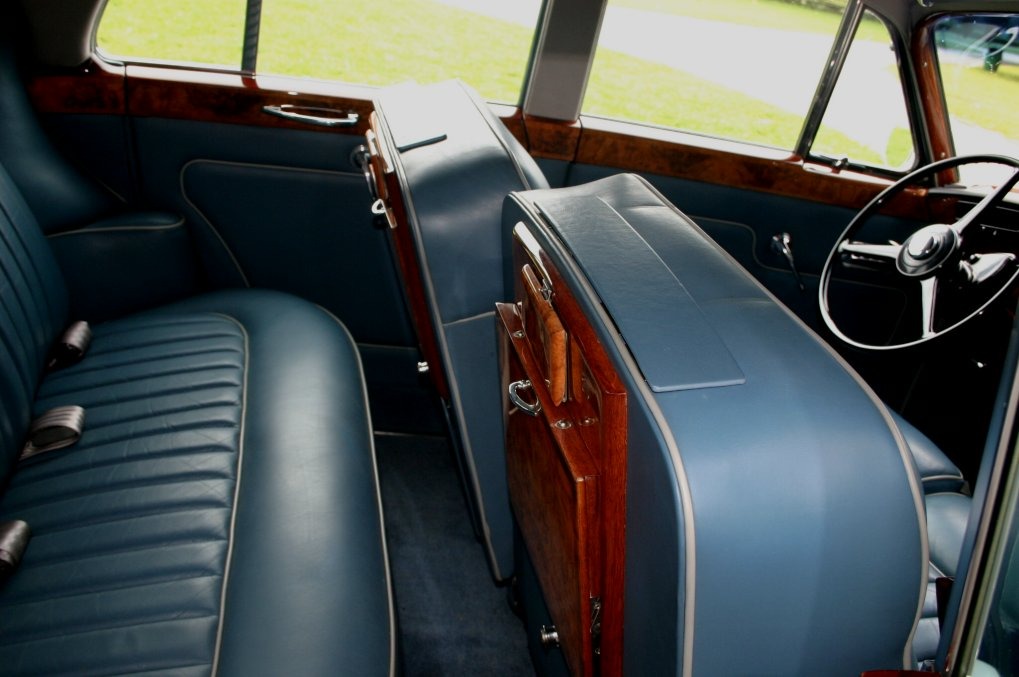 Used-1964-Rolls-Royce-Silver-Cloud-III-Radford-Equipped-Sedan