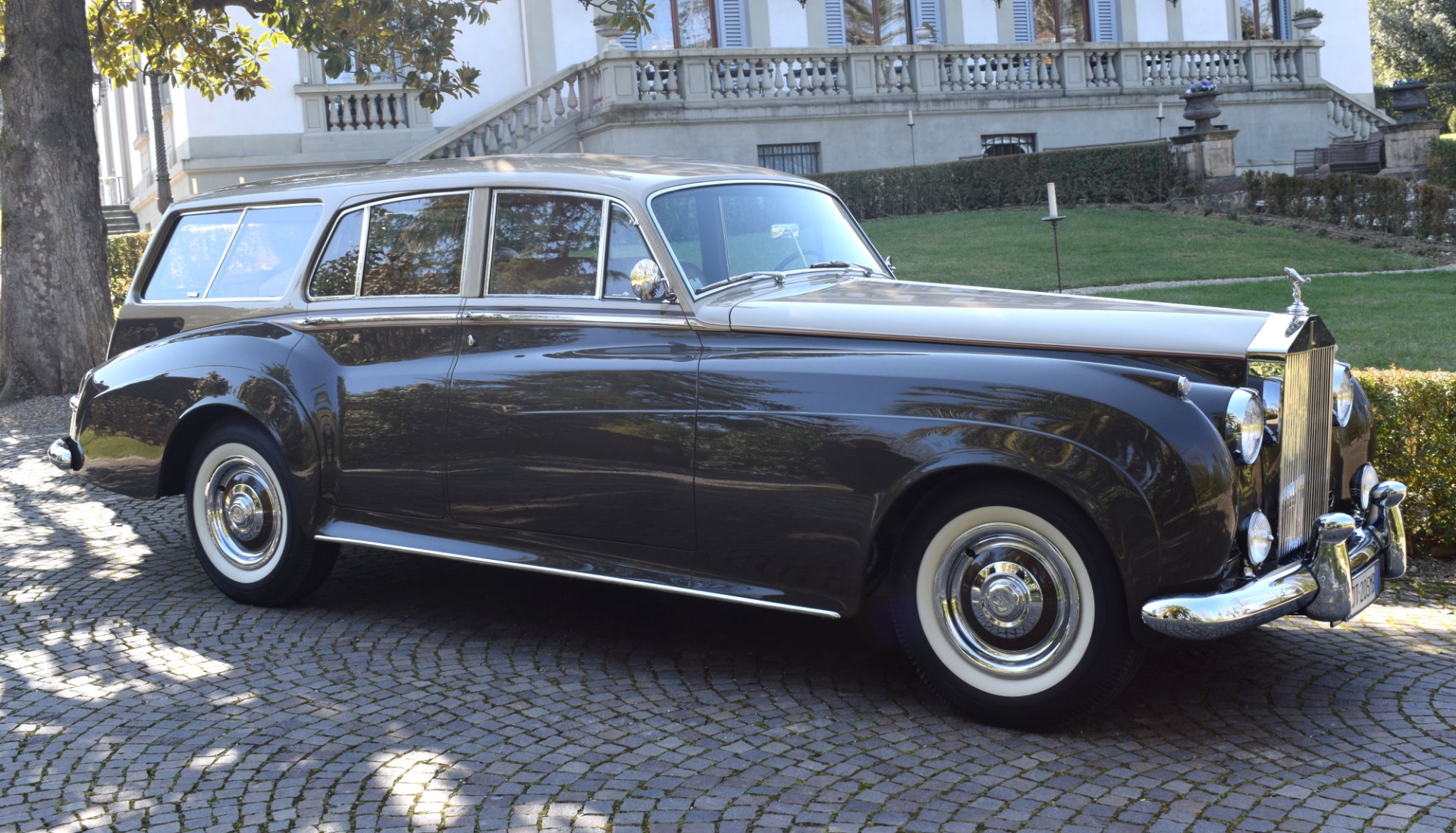 Used-1959-Rolls-Royce-Silver-Cloud-I-HJ-Mulliner-Radford-Estate-Wagon