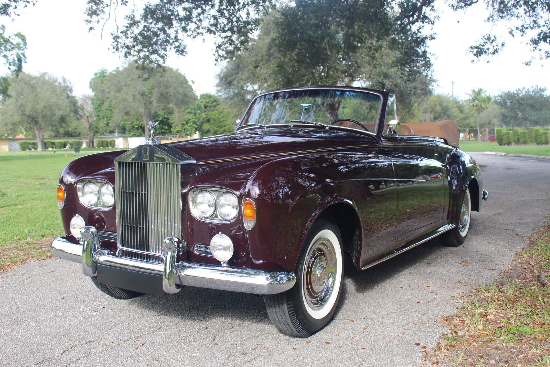 Used-1963-Rolls-Royce-Silver-Cloud-III-HJ-Mulliner-Drophead-Coupe