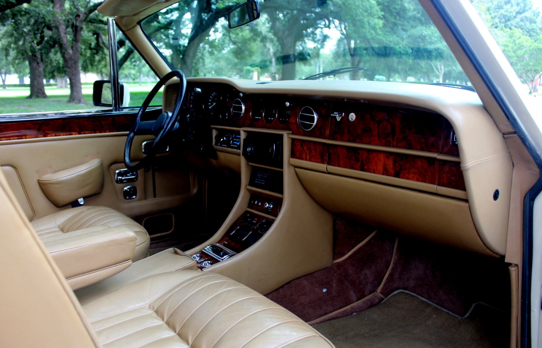 Used-1987-Plus-Rolls-Royce-Corniche-II-Convertible