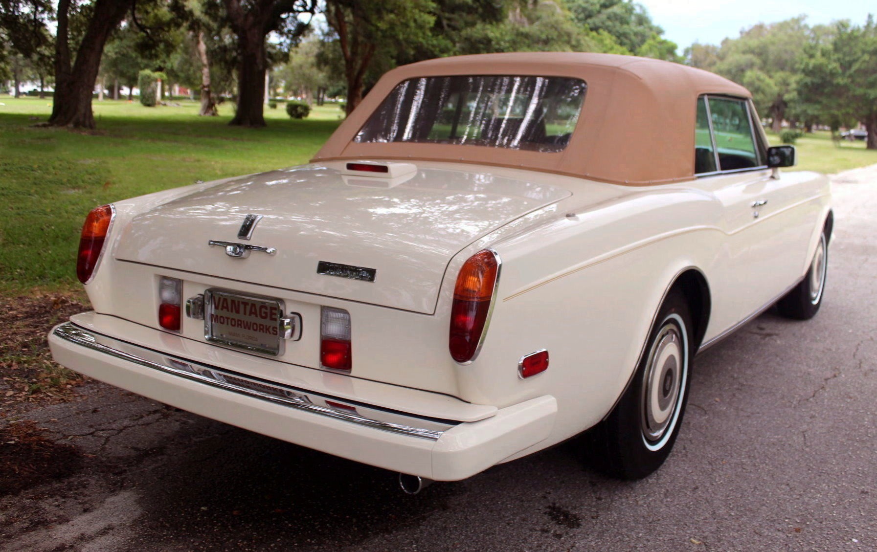 Used-1987-Plus-Rolls-Royce-Corniche-II-Convertible