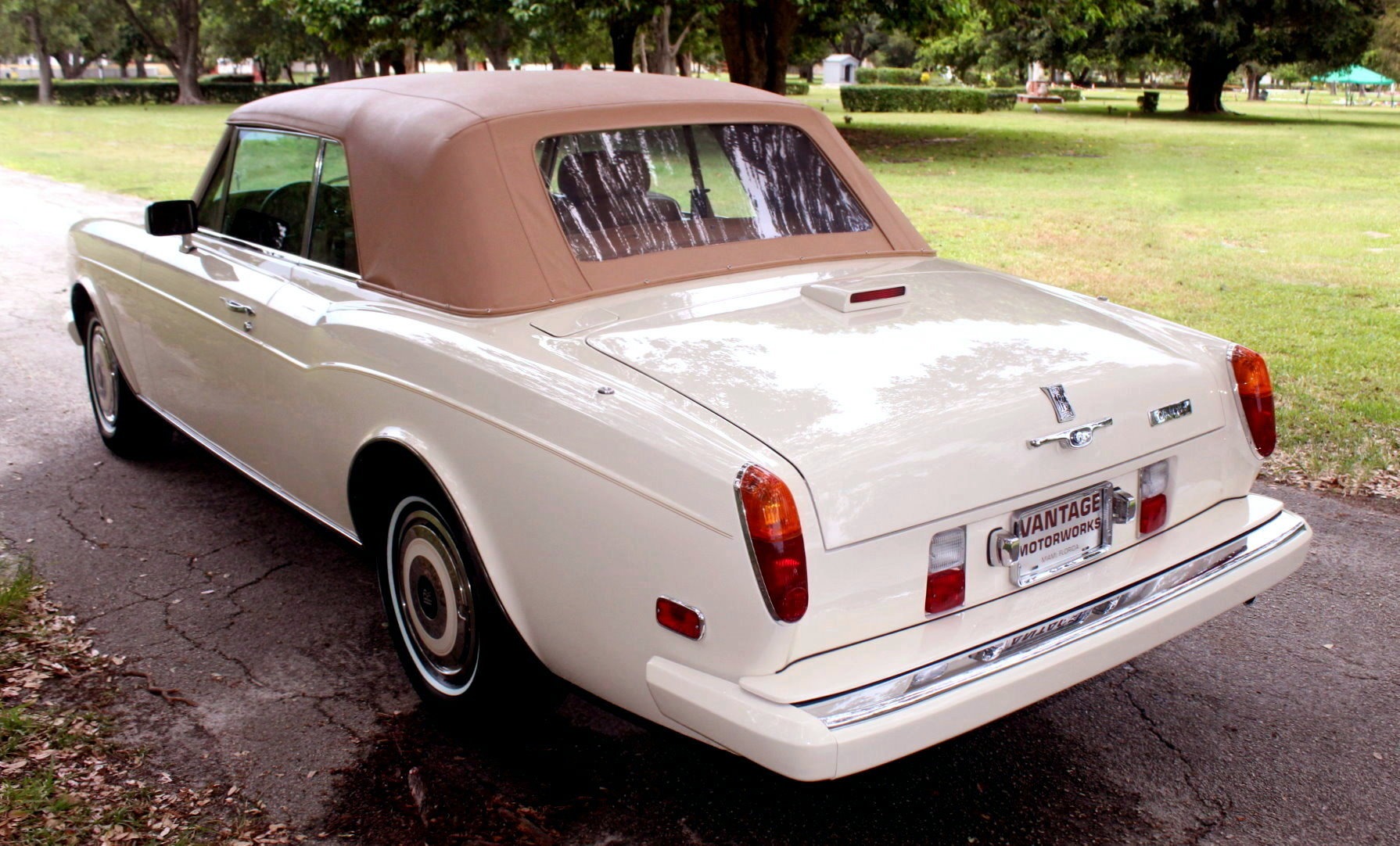 Used-1987-Plus-Rolls-Royce-Corniche-II-Convertible