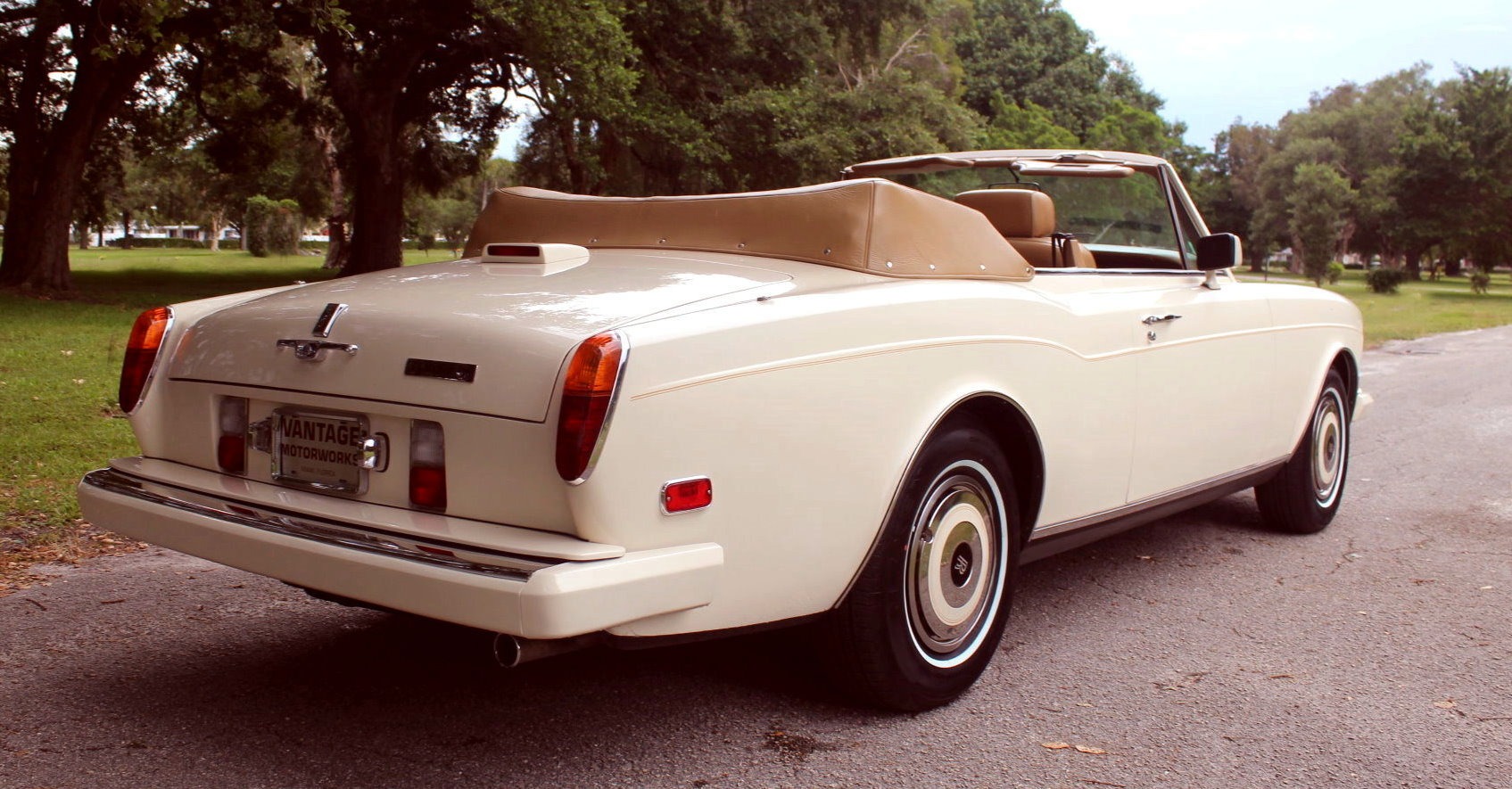Used-1987-Plus-Rolls-Royce-Corniche-II-Convertible