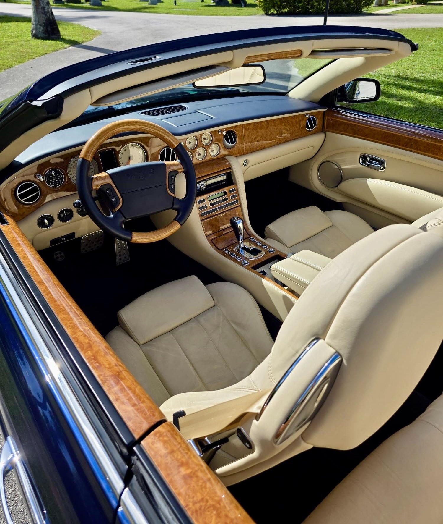 Used-2007-Bentley-Azure