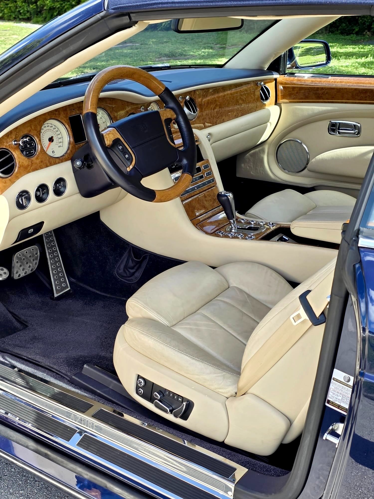 Used-2007-Bentley-Azure