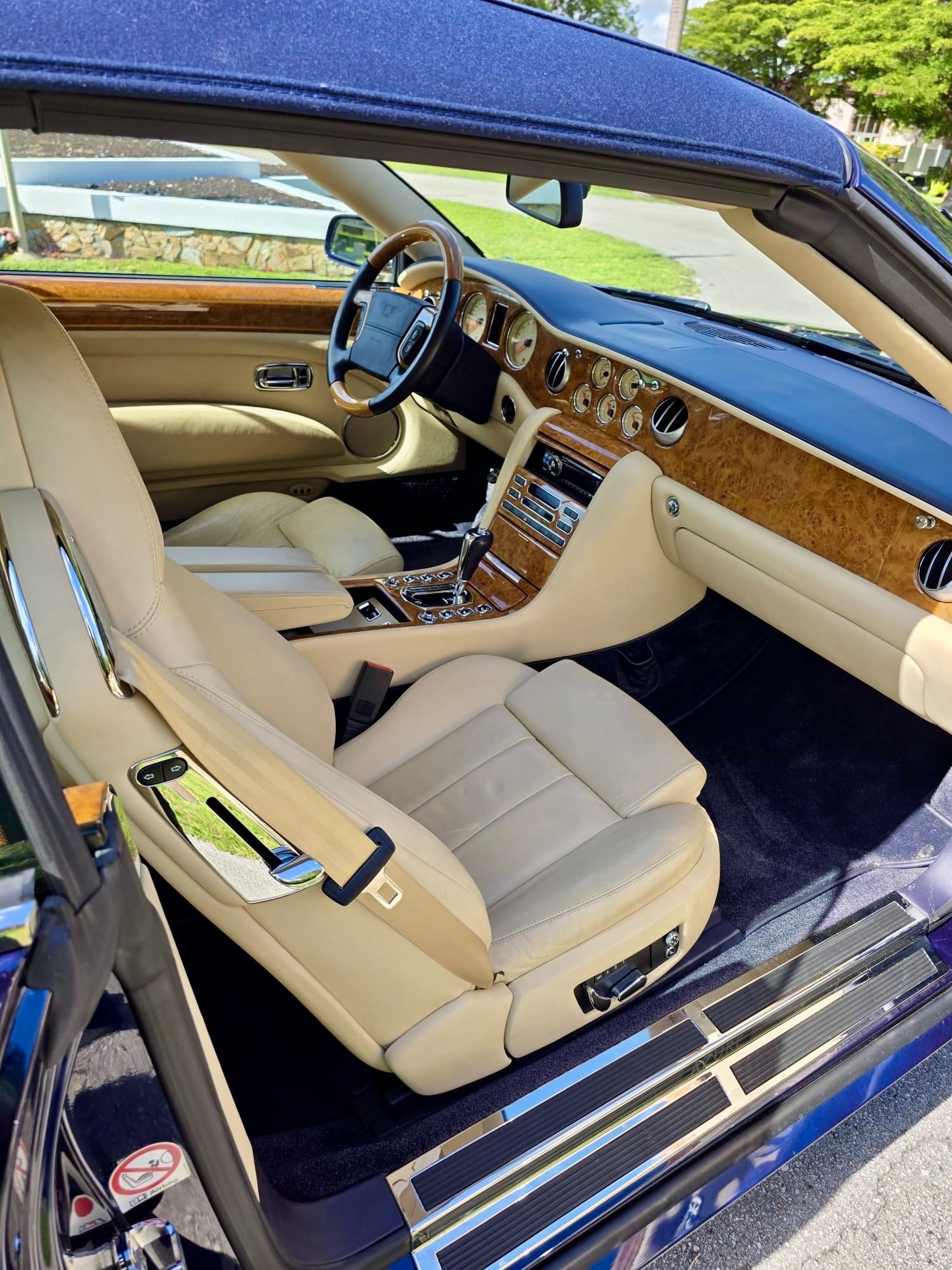 Used-2007-Bentley-Azure
