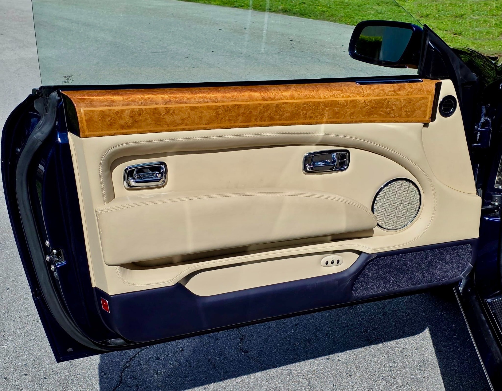 Used-2007-Bentley-Azure