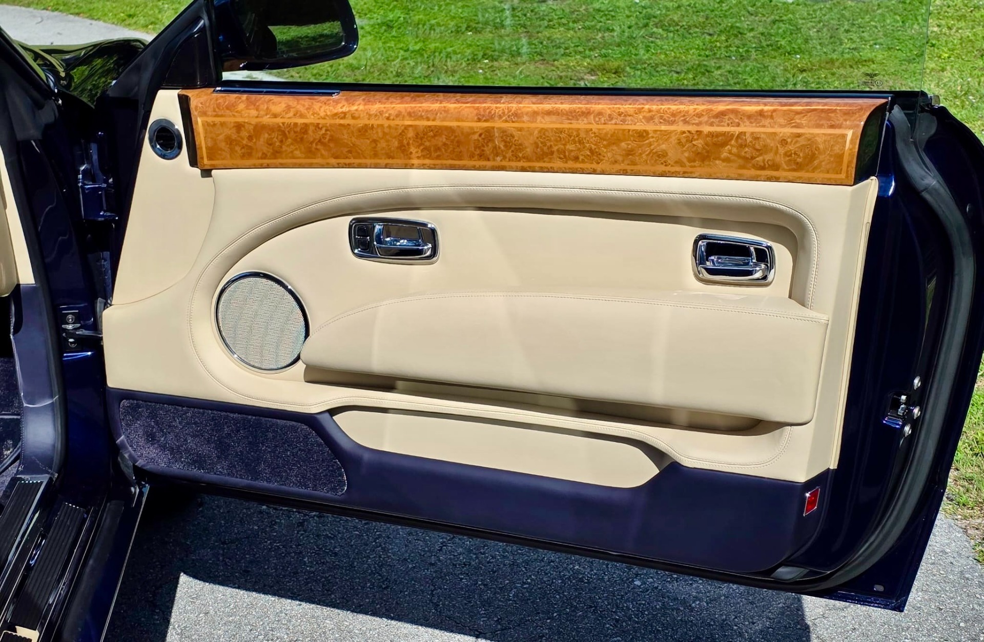 Used-2007-Bentley-Azure