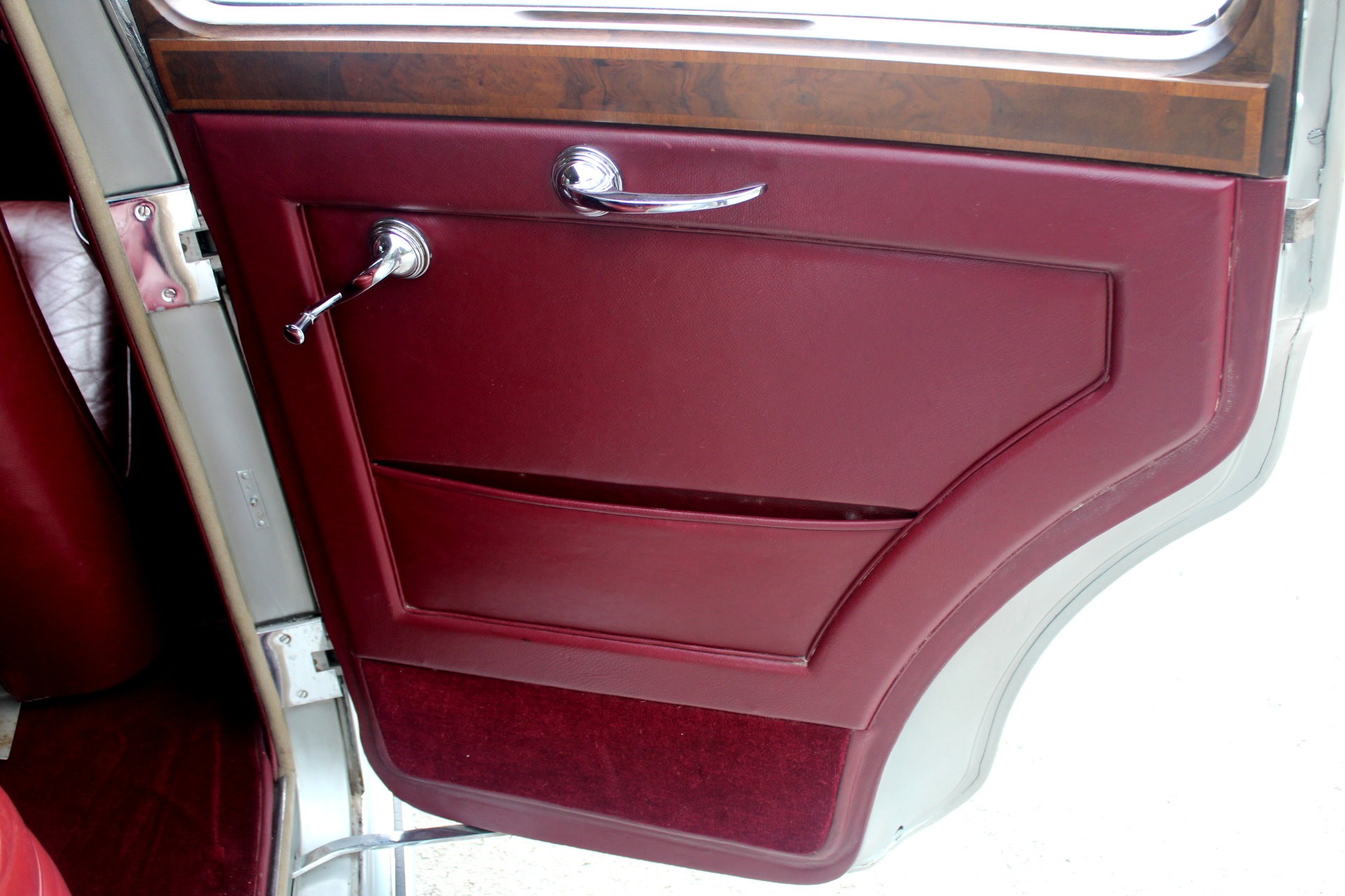 Used-1952-Rolls-Royce-Silver-Dawn