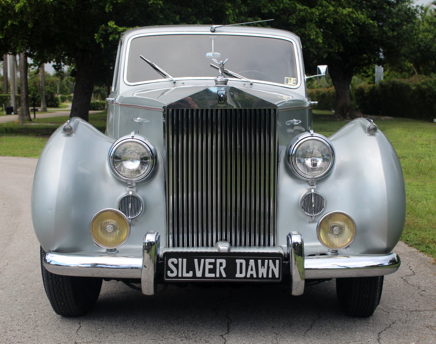 Used-1952-Rolls-Royce-Silver-Dawn