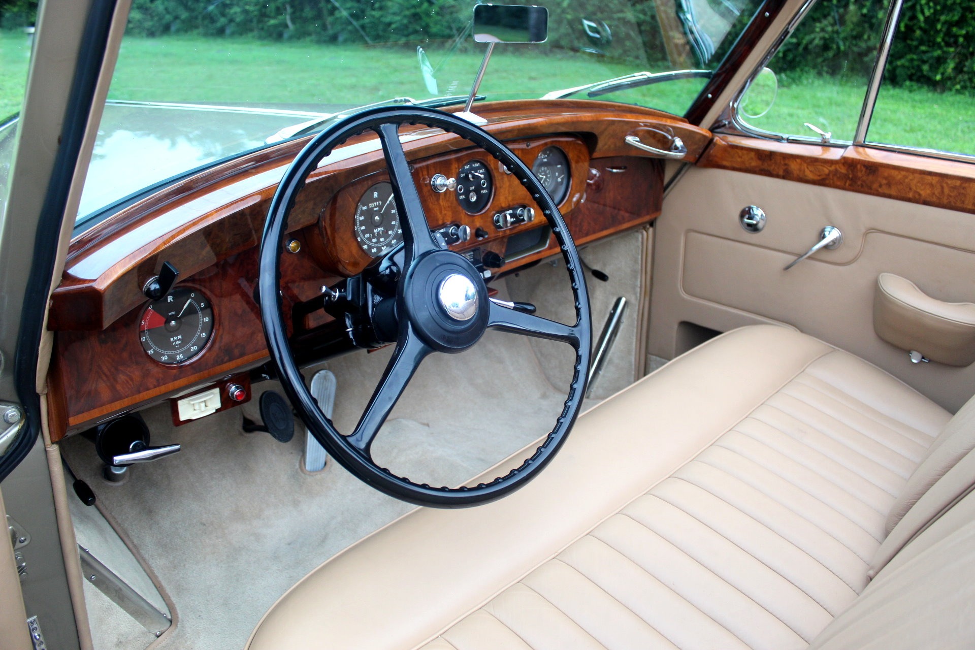 Used-1959-Rolls-Royce-Silver-Cloud-I-HJ-Mulliner