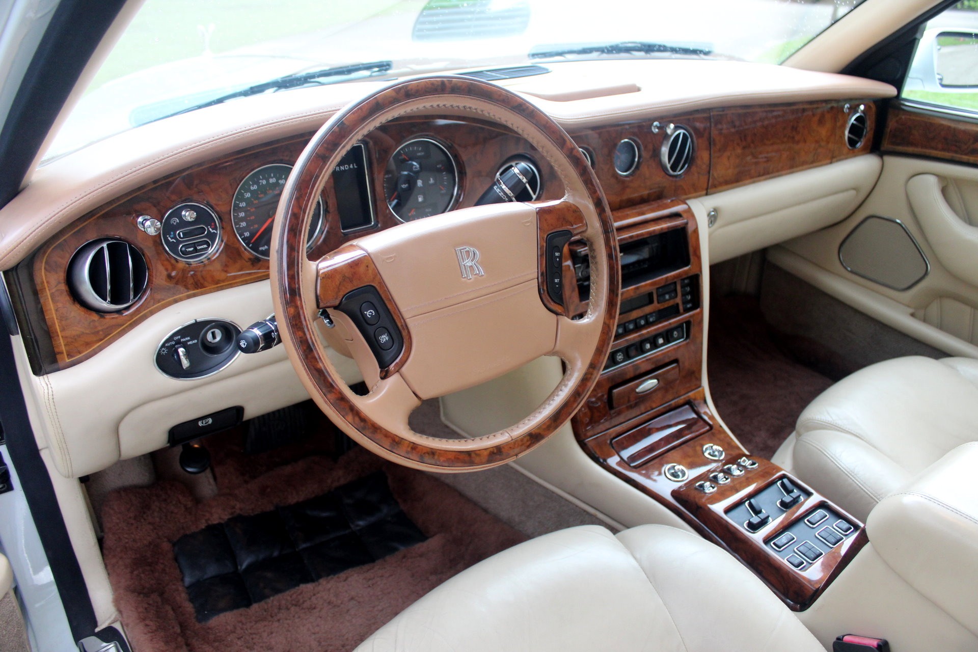 Used-2001-Rolls-Royce-Park-Ward